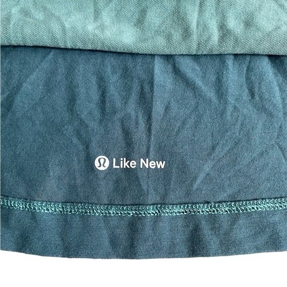 Men’s Lululemon long sleeved t-shirt with pocket. Two tone teal. Measures S. - Picture 4 of 7